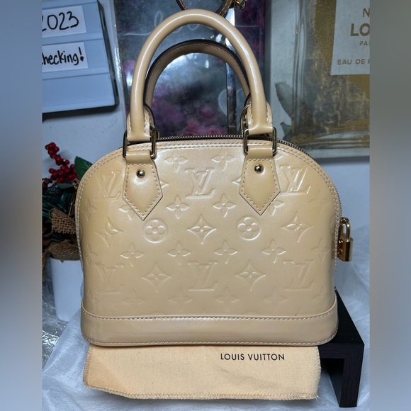 Louis Vuitton Alma Vernis Bb Beige Patent Leather Shoulder Bag - Picture 4 of 16